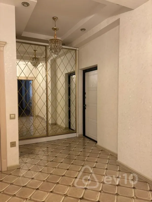 Kirayə verilir 3 otaqlı yeni tikili 126 m²
