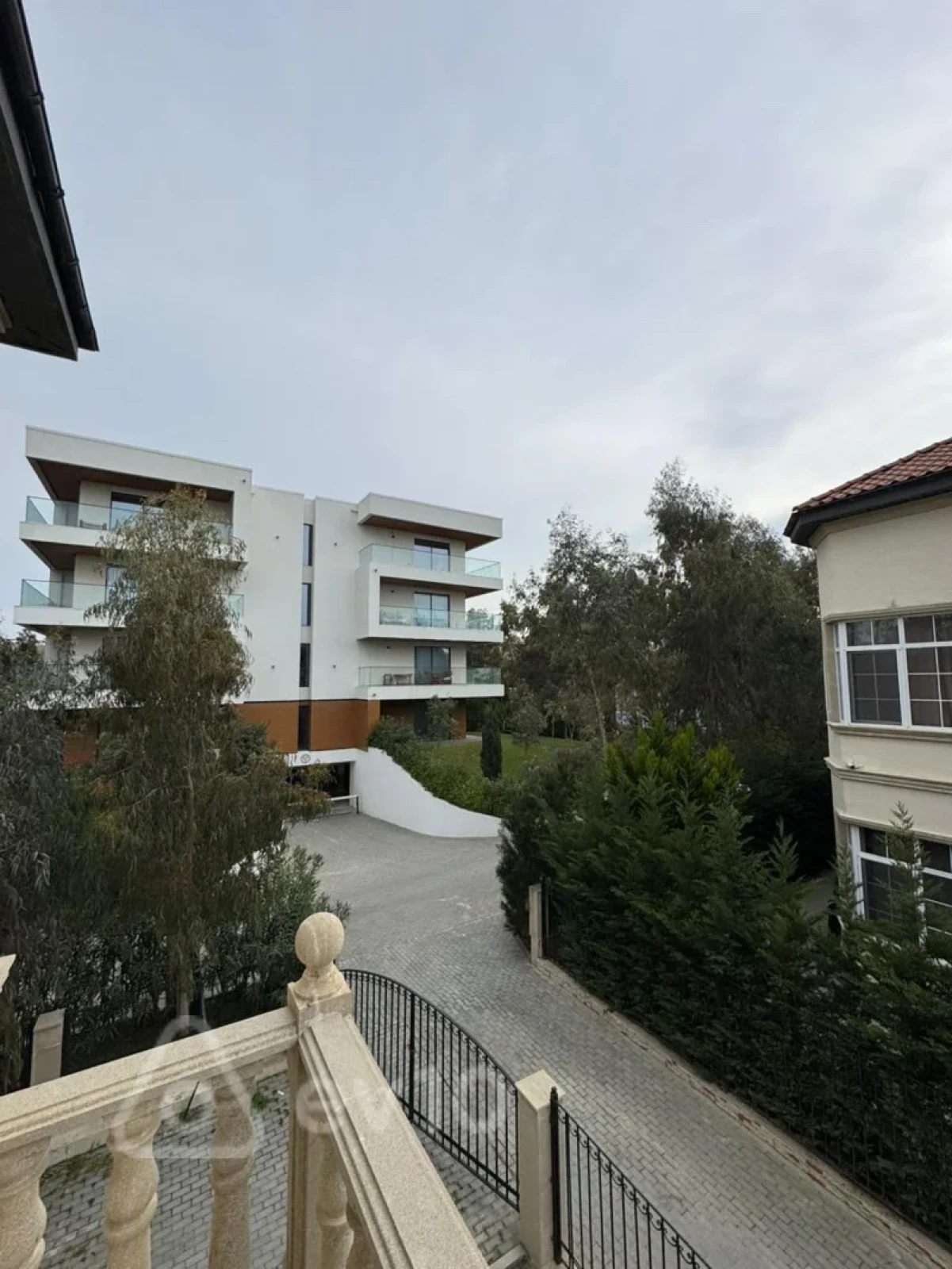 Satılır 7 otaqlı həyət evi 467 m²