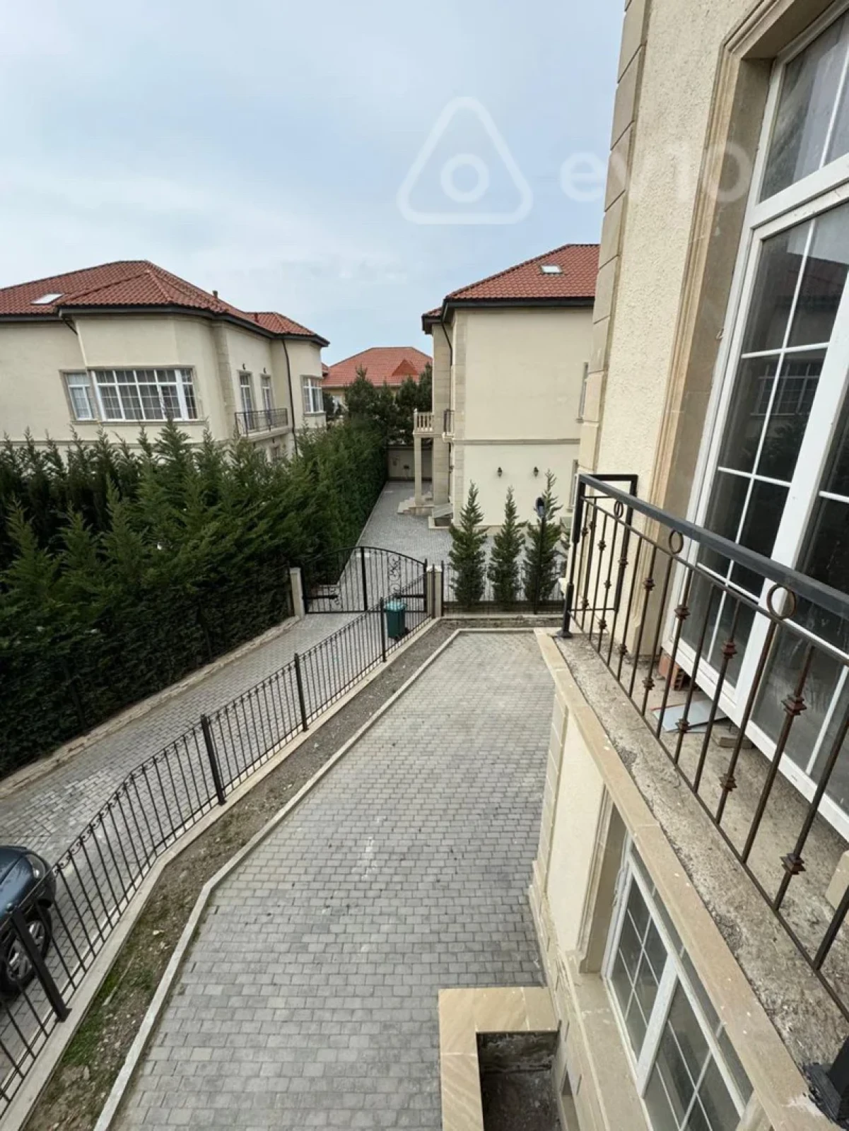 Satılır 7 otaqlı həyət evi 467 m²