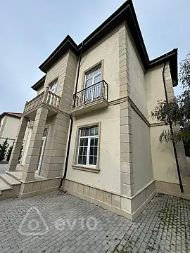 Satılır 7 otaqlı həyət evi 467 m²