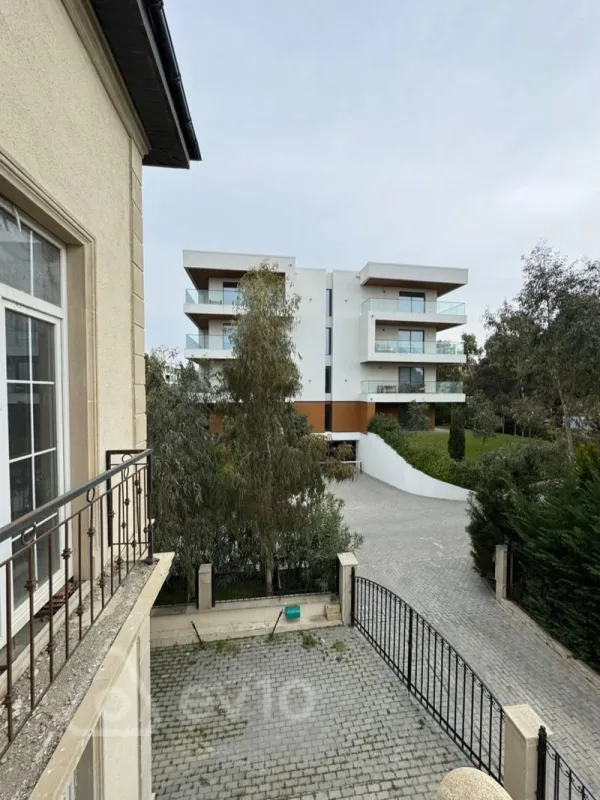 Satılır 7 otaqlı həyət evi 467 m²