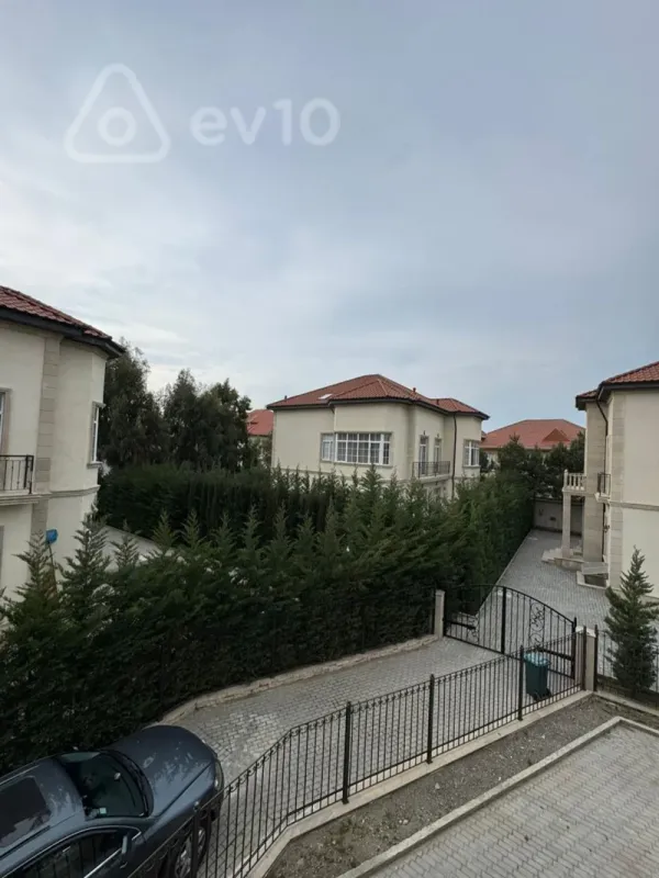 Satılır 7 otaqlı həyət evi 467 m²