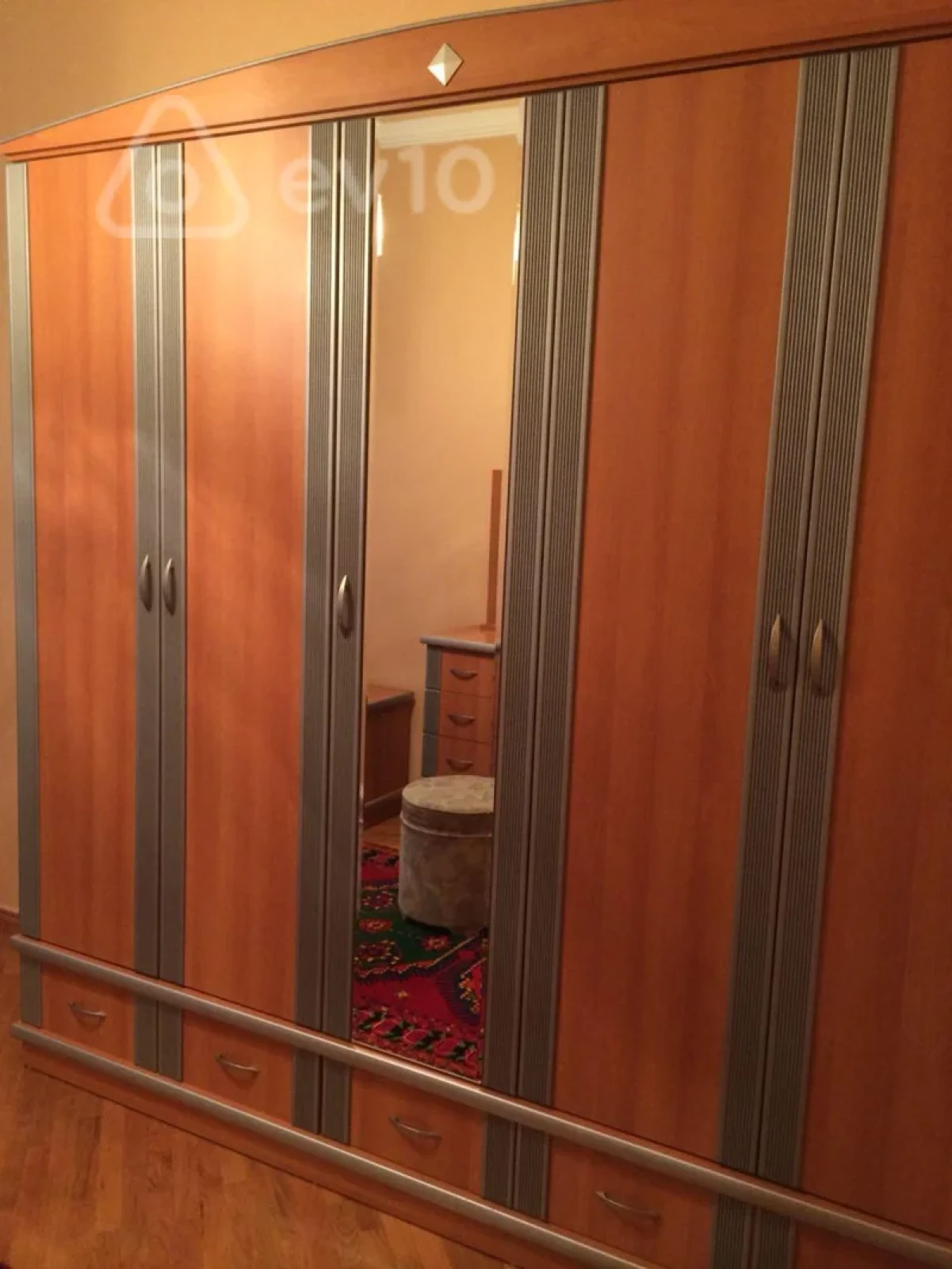 Kirayə verilir 4 otaqlı yeni tikili 200 m²