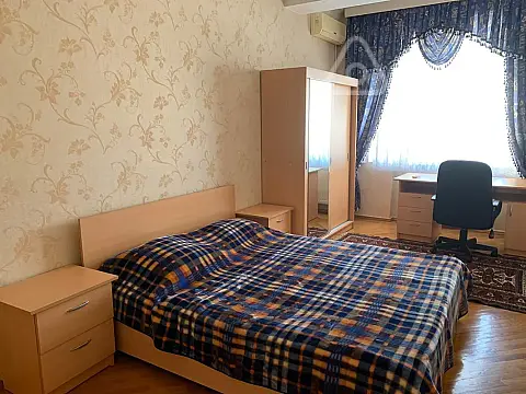 Kirayə verilir 4 otaqlı yeni tikili 200 m²