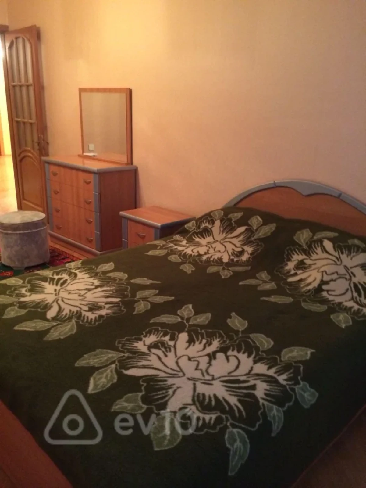 Kirayə verilir 4 otaqlı yeni tikili 200 m²