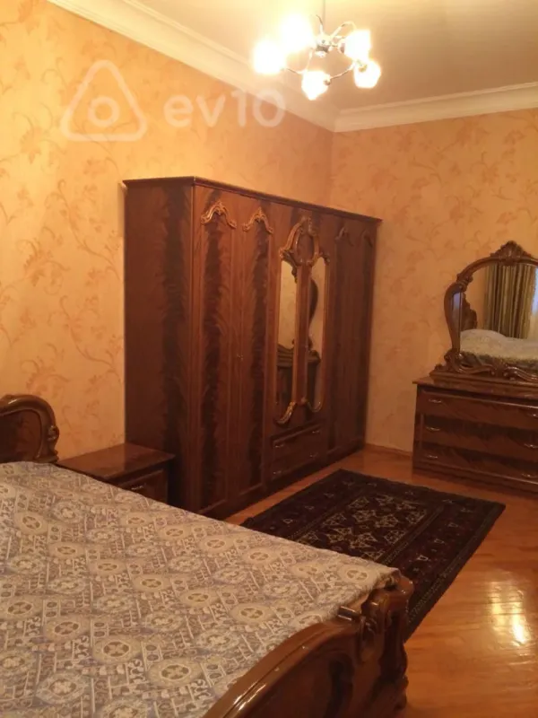 Kirayə verilir 4 otaqlı yeni tikili 200 m²