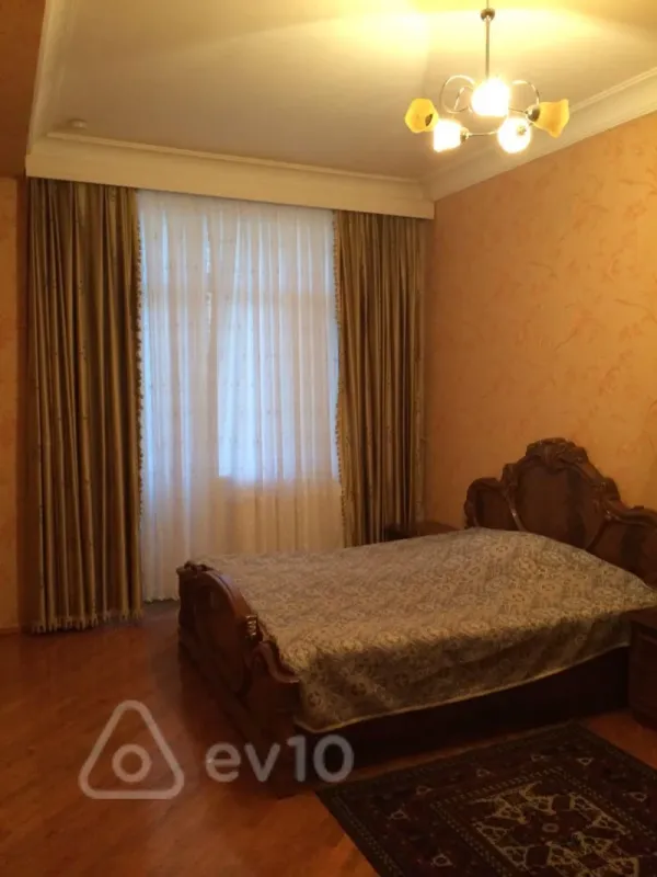 Kirayə verilir 4 otaqlı yeni tikili 200 m²