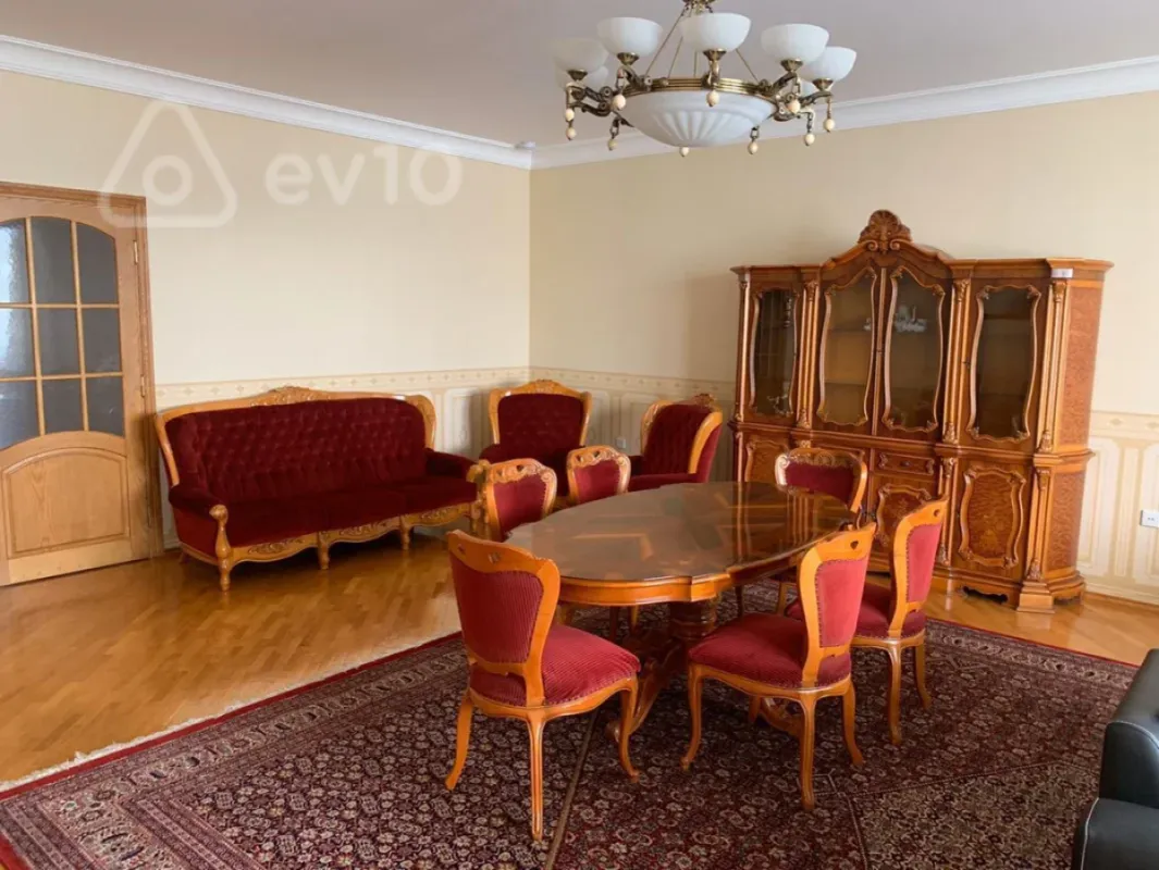 Kirayə verilir 4 otaqlı yeni tikili 200 m²