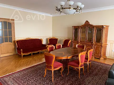 Kirayə verilir 4 otaqlı yeni tikili 200 m²