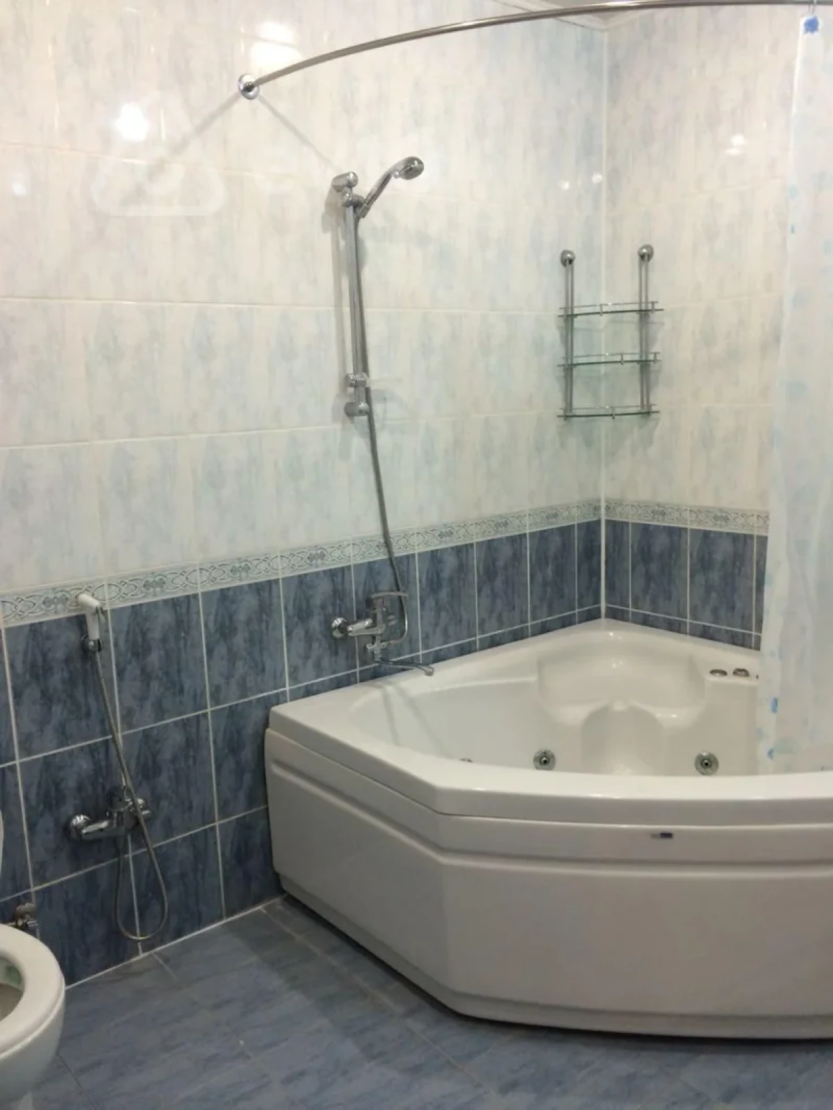 Kirayə verilir 4 otaqlı yeni tikili 200 m²