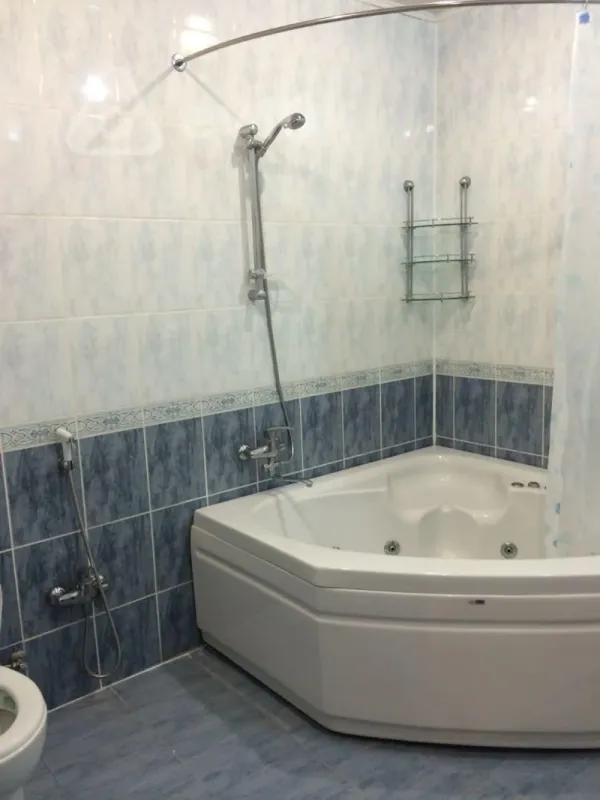 Kirayə verilir 4 otaqlı yeni tikili 200 m²