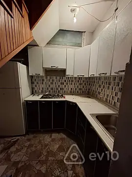 Kirayə verilir 3 otaqlı köhnə tikili 80 m²