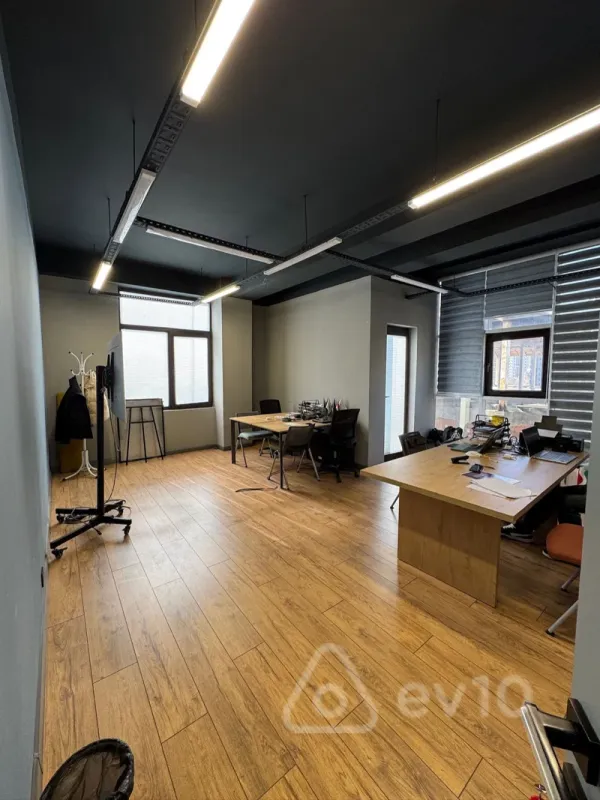 Kirayə verilir 17 otaqlı ofis 520 m²