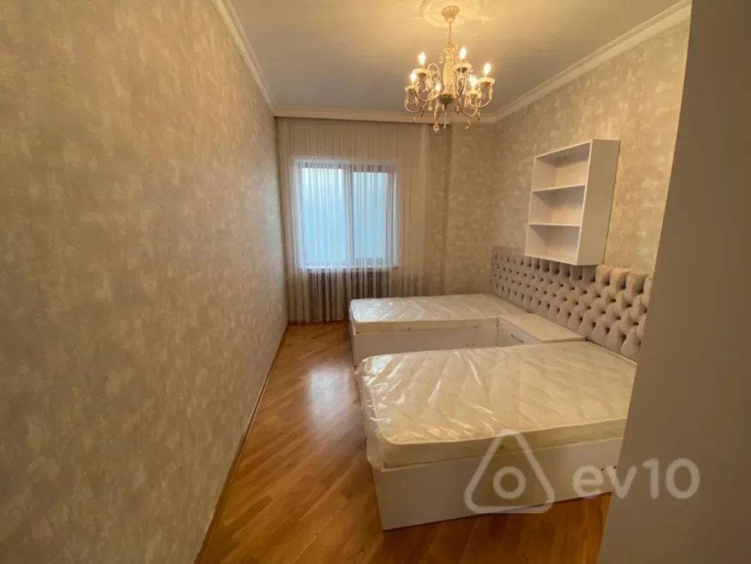 Kirayə verilir 3 otaqlı yeni tikili 161 m²