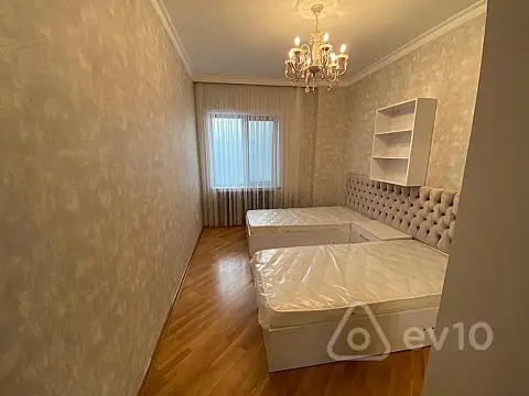 Kirayə verilir 3 otaqlı yeni tikili 161 m²