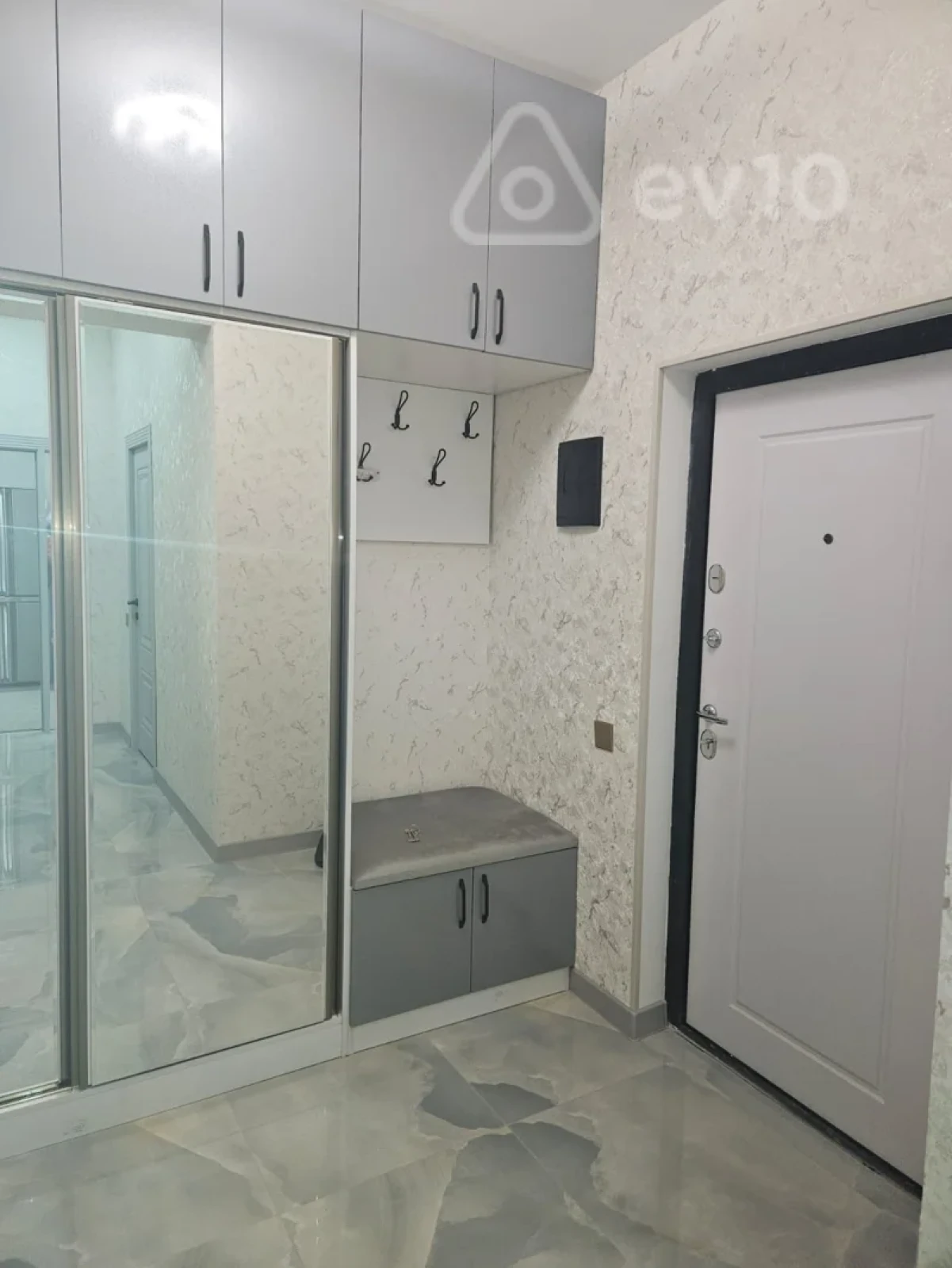 Kirayə verilir 3 otaqlı yeni tikili 70 m²