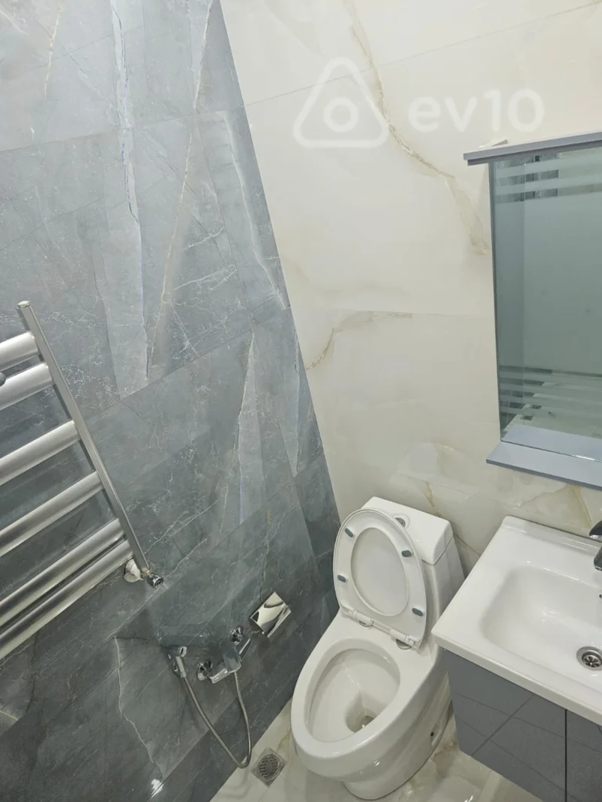 Kirayə verilir 3 otaqlı yeni tikili 70 m²