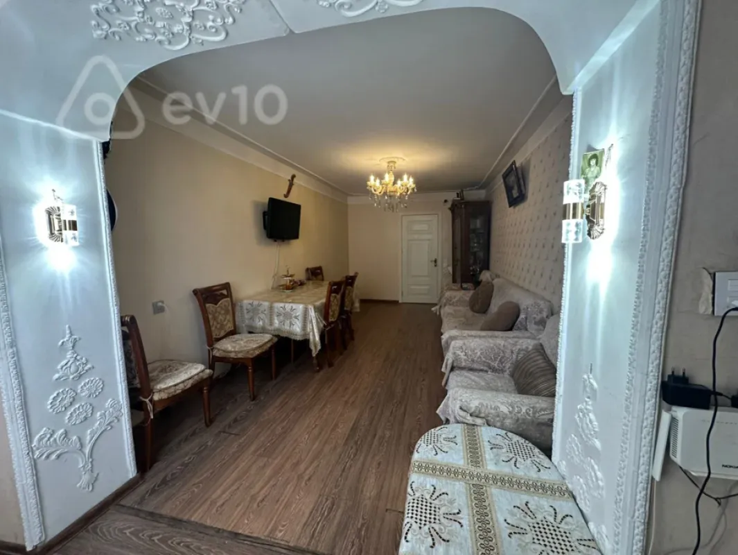 Satılır 4 otaqlı köhnə tikili 90 m²