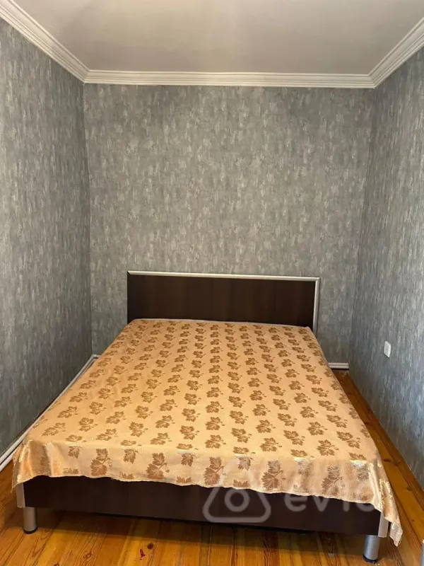 Kirayə verilir 3 otaqlı köhnə tikili 55 m²
