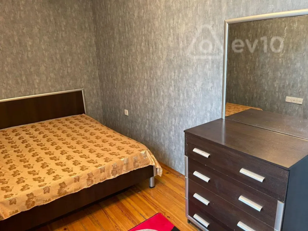 Kirayə verilir 3 otaqlı köhnə tikili 55 m²
