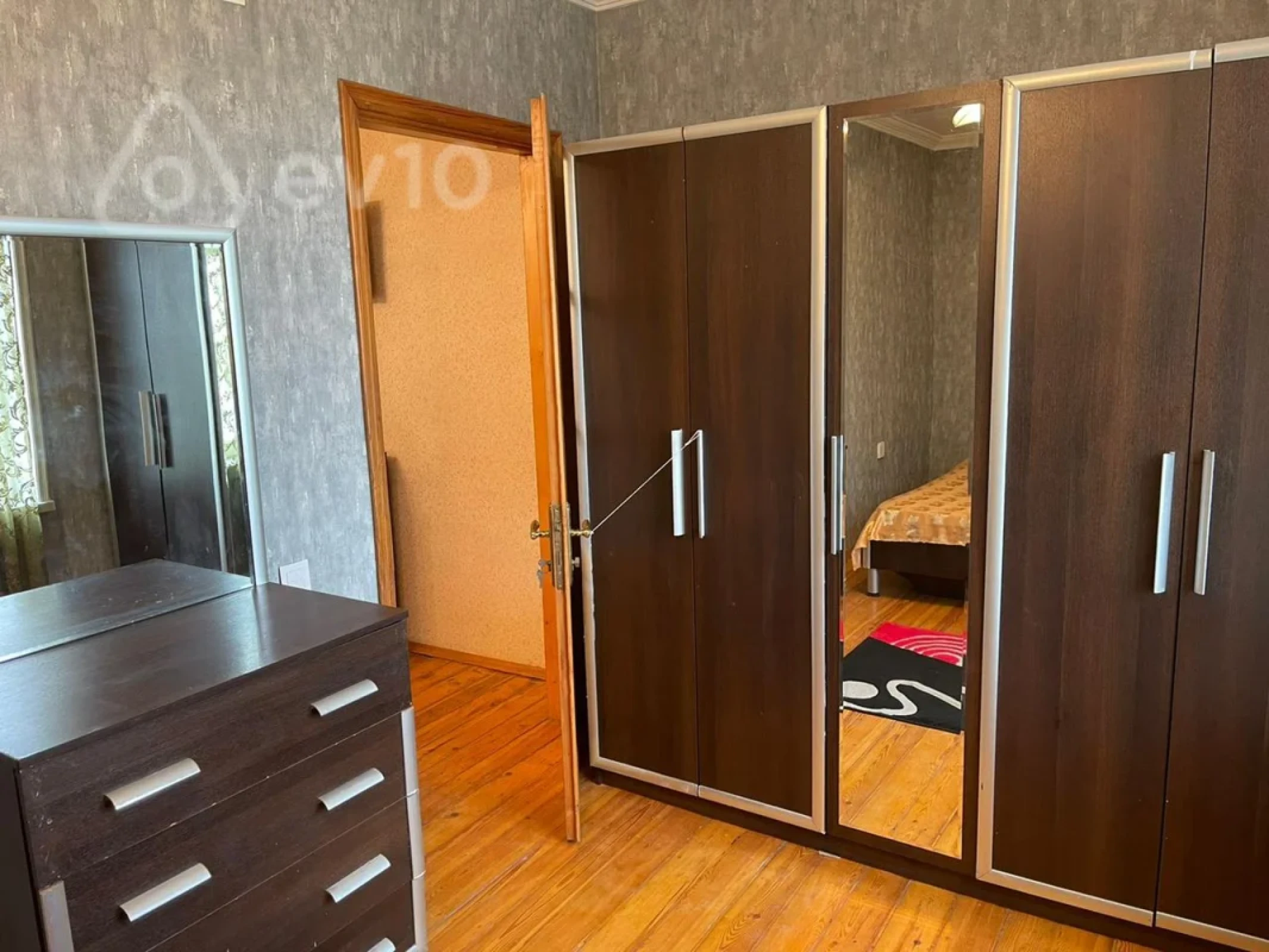 Kirayə verilir 3 otaqlı köhnə tikili 55 m²