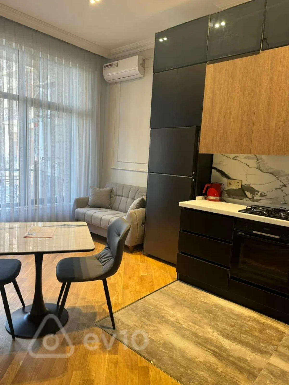 Kirayə verilir 3 otaqlı yeni tikili 140 m²
