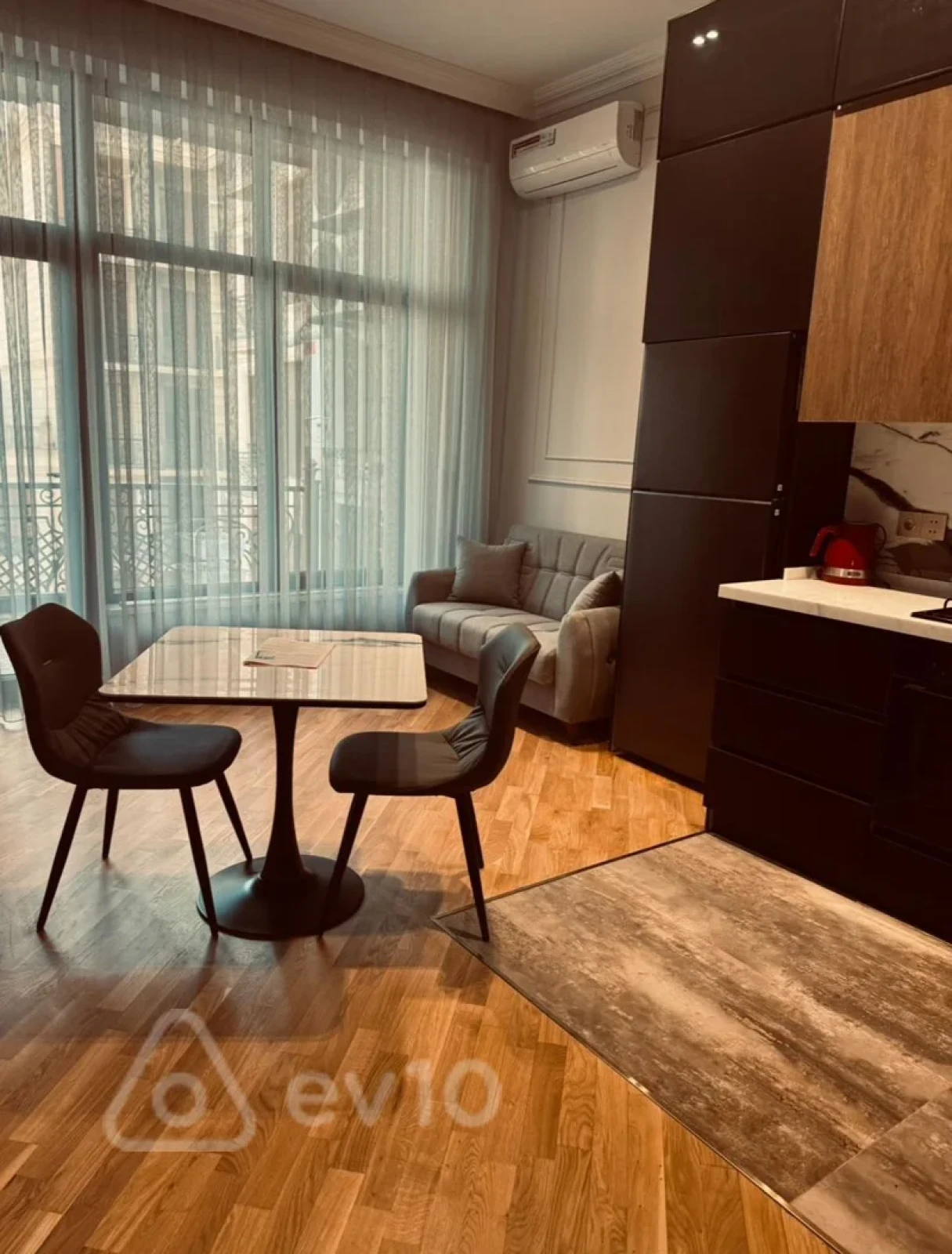 Kirayə verilir 3 otaqlı yeni tikili 140 m²