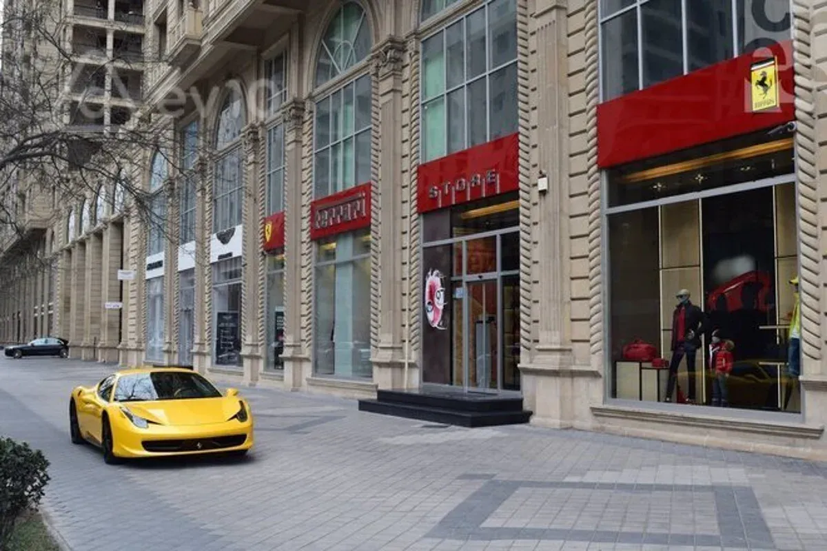 Kirayə verilir 3 otaqlı yeni tikili 140 m²