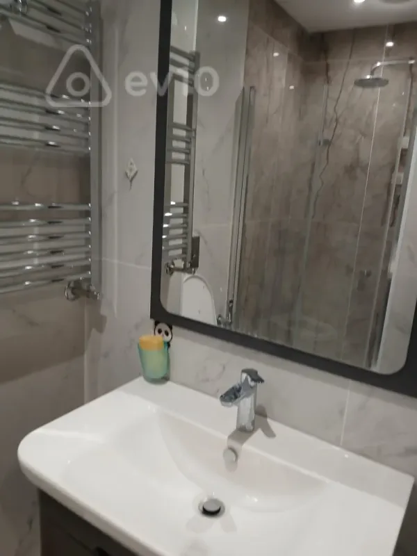 Kirayə verilir 2 otaqlı yeni tikili 50 m²