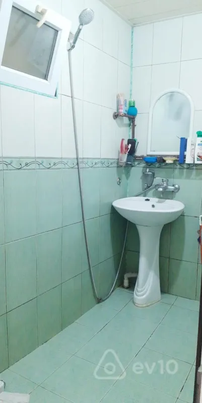 Satılır 2 otaqlı köhnə tikili 60 m²