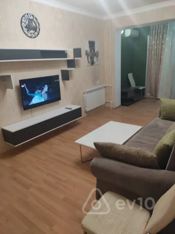 Kirayə verilir 3 otaqlı köhnə tikili 80 m²