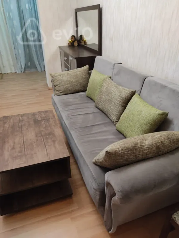 Kirayə verilir 3 otaqlı köhnə tikili 80 m²