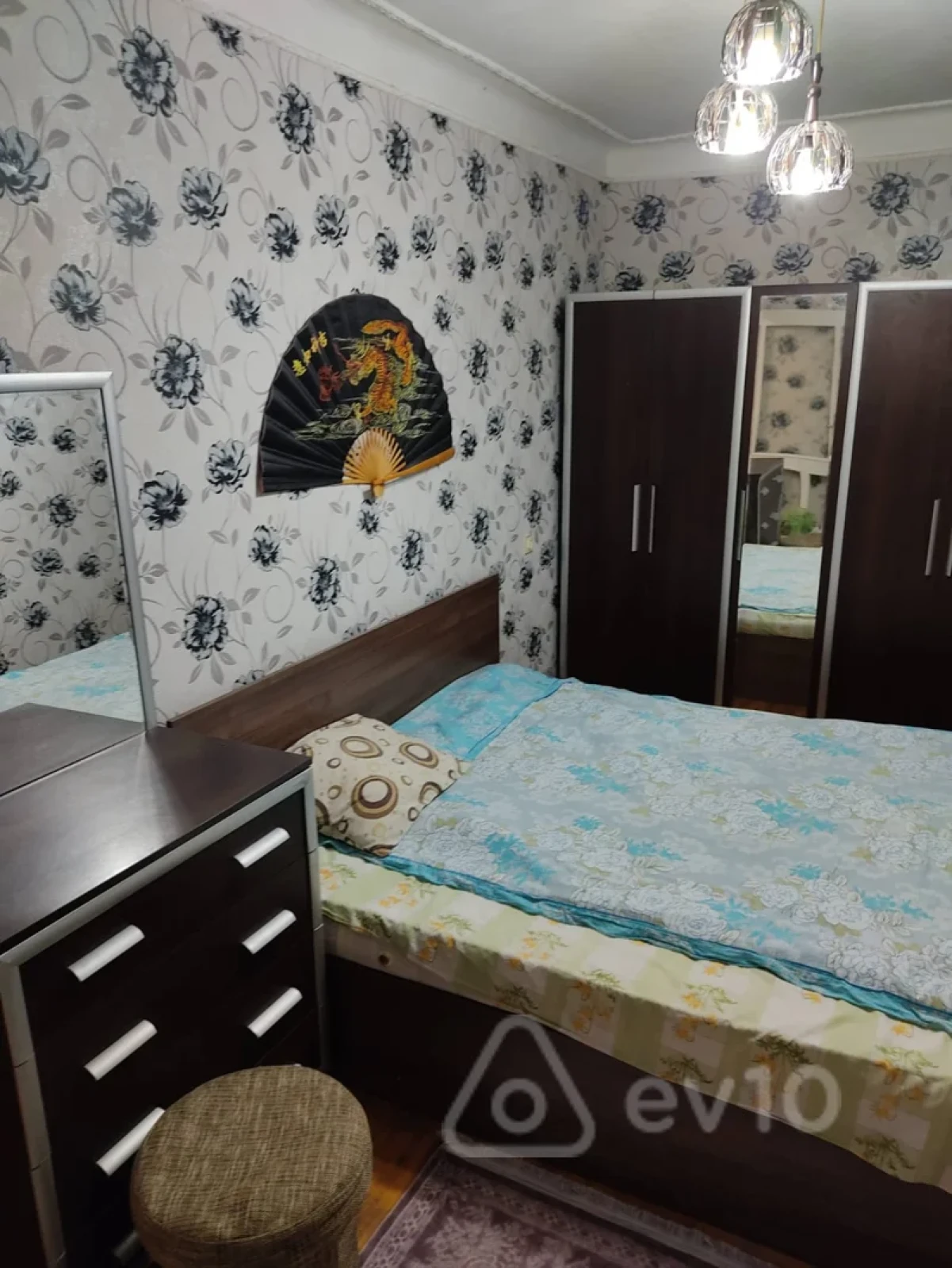 Kirayə verilir 3 otaqlı köhnə tikili 80 m²