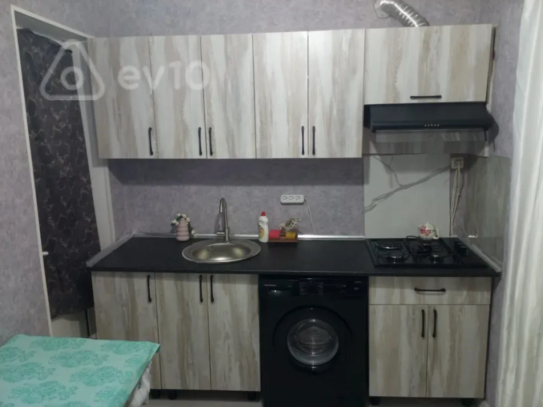 Kirayə verilir 3 otaqlı köhnə tikili 80 m²