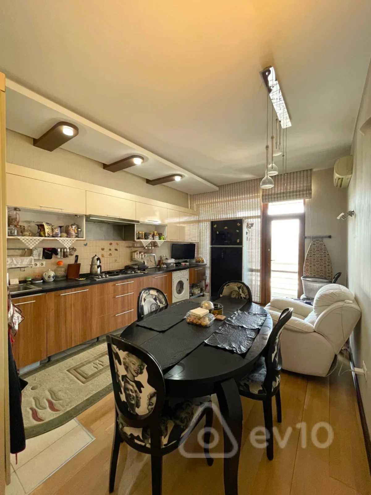 Satılır 3 otaqlı yeni tikili 150 m²