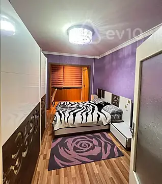 Satılır 2 otaqlı köhnə tikili 60 m²