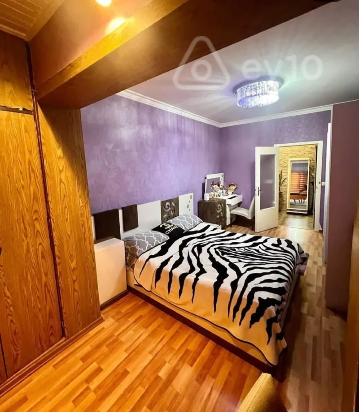 Satılır 2 otaqlı köhnə tikili 60 m²