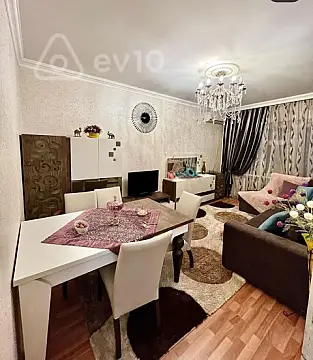 Satılır 2 otaqlı köhnə tikili 60 m²