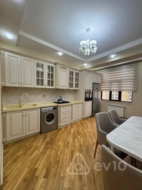 Kirayə verilir 3 otaqlı yeni tikili 126 m²