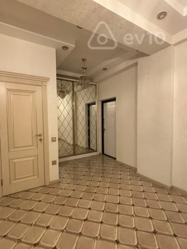 Kirayə verilir 3 otaqlı yeni tikili 126 m²