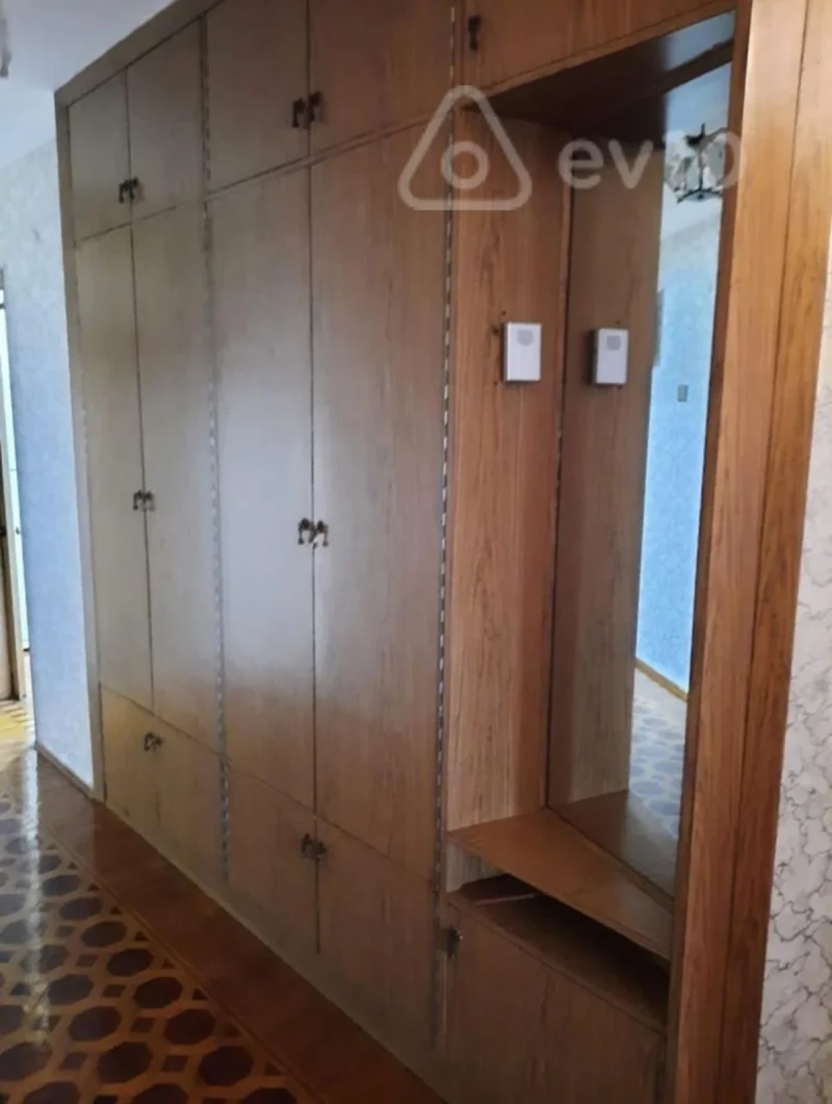 Satılır 3 otaqlı köhnə tikili 80 m²