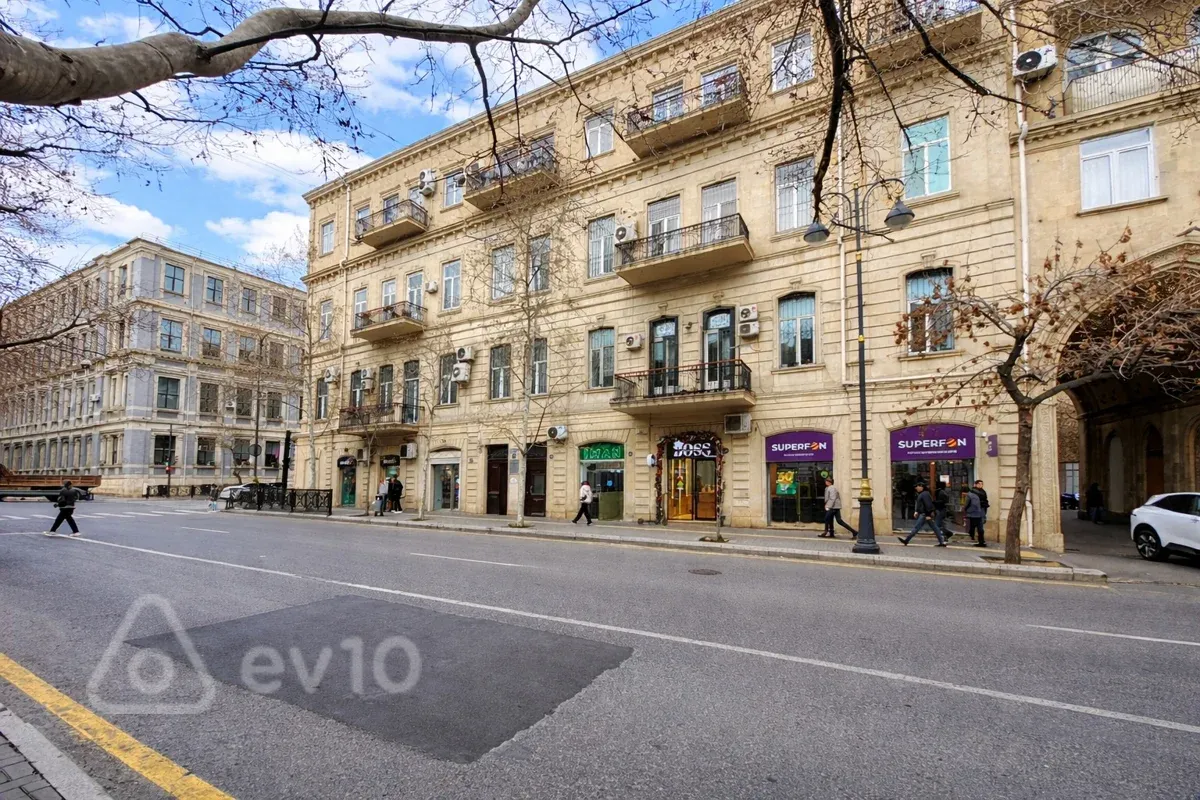 Satılır 2 otaqlı köhnə tikili 62 m²