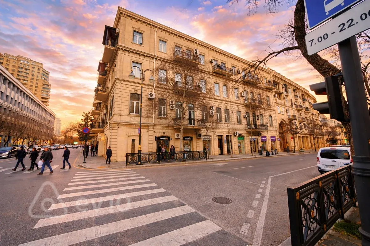 Satılır 2 otaqlı köhnə tikili 62 m²