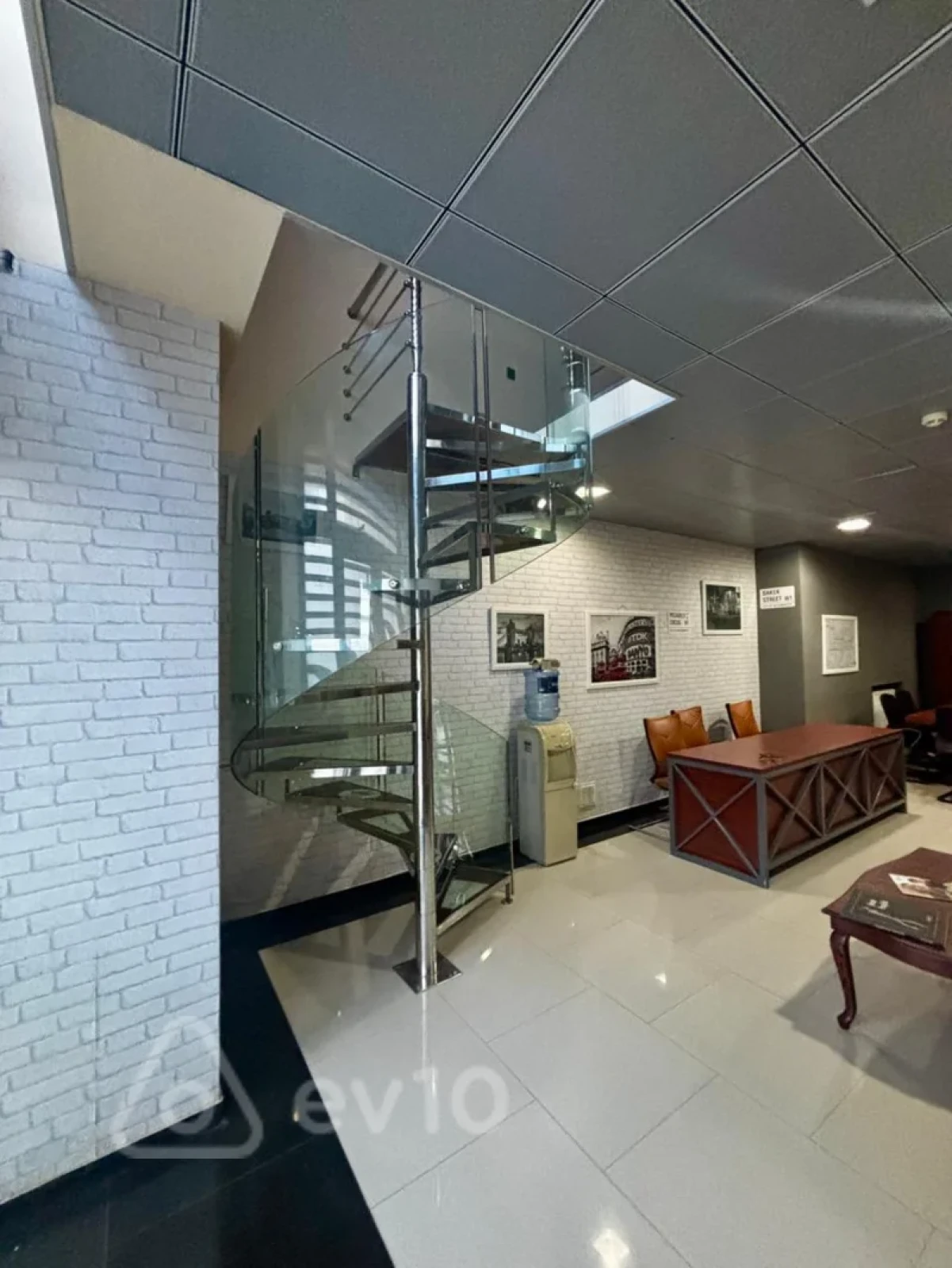 Kirayə verilir 2 otaqlı ofis 100 m²