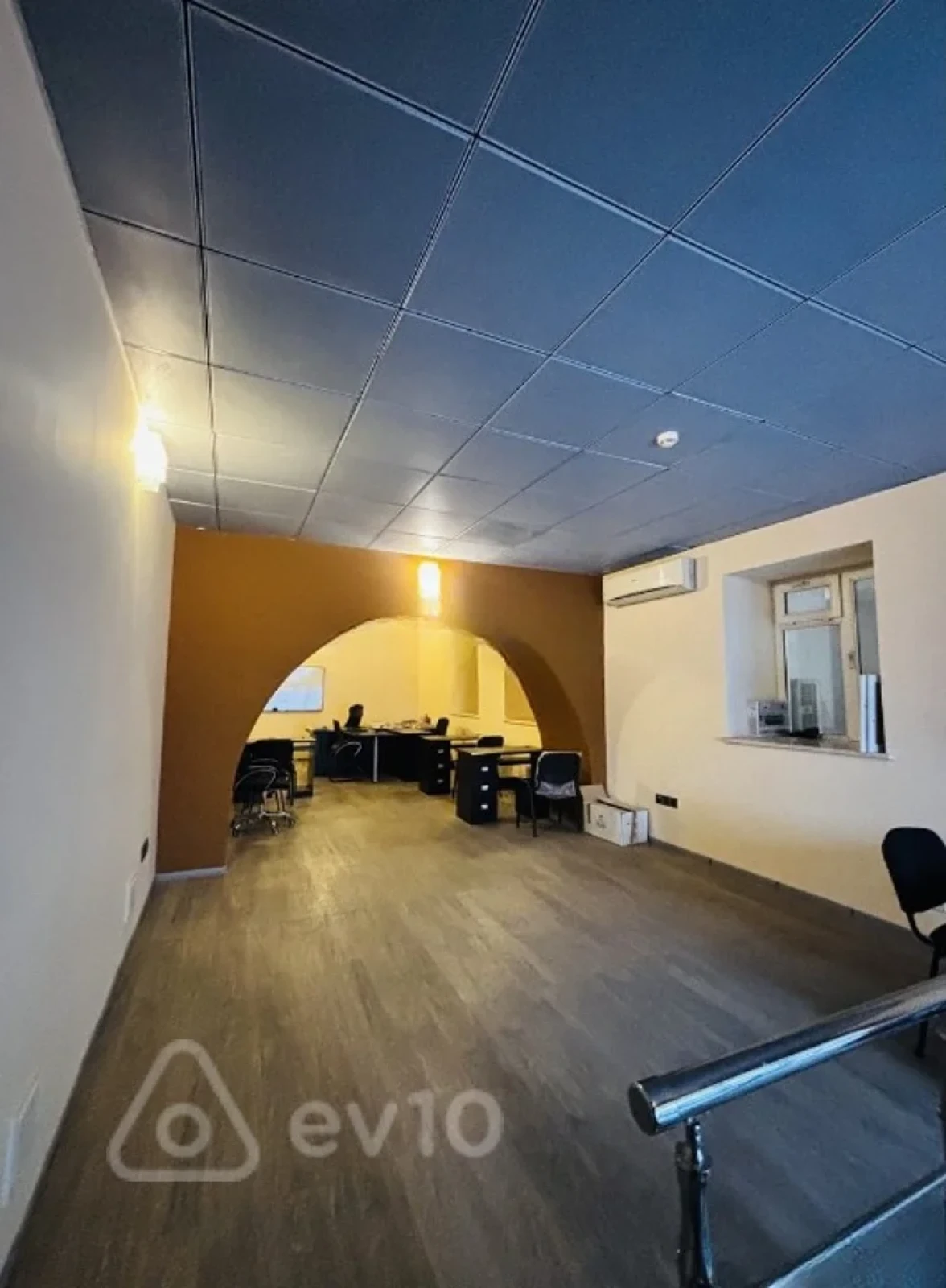 Kirayə verilir 2 otaqlı ofis 100 m²