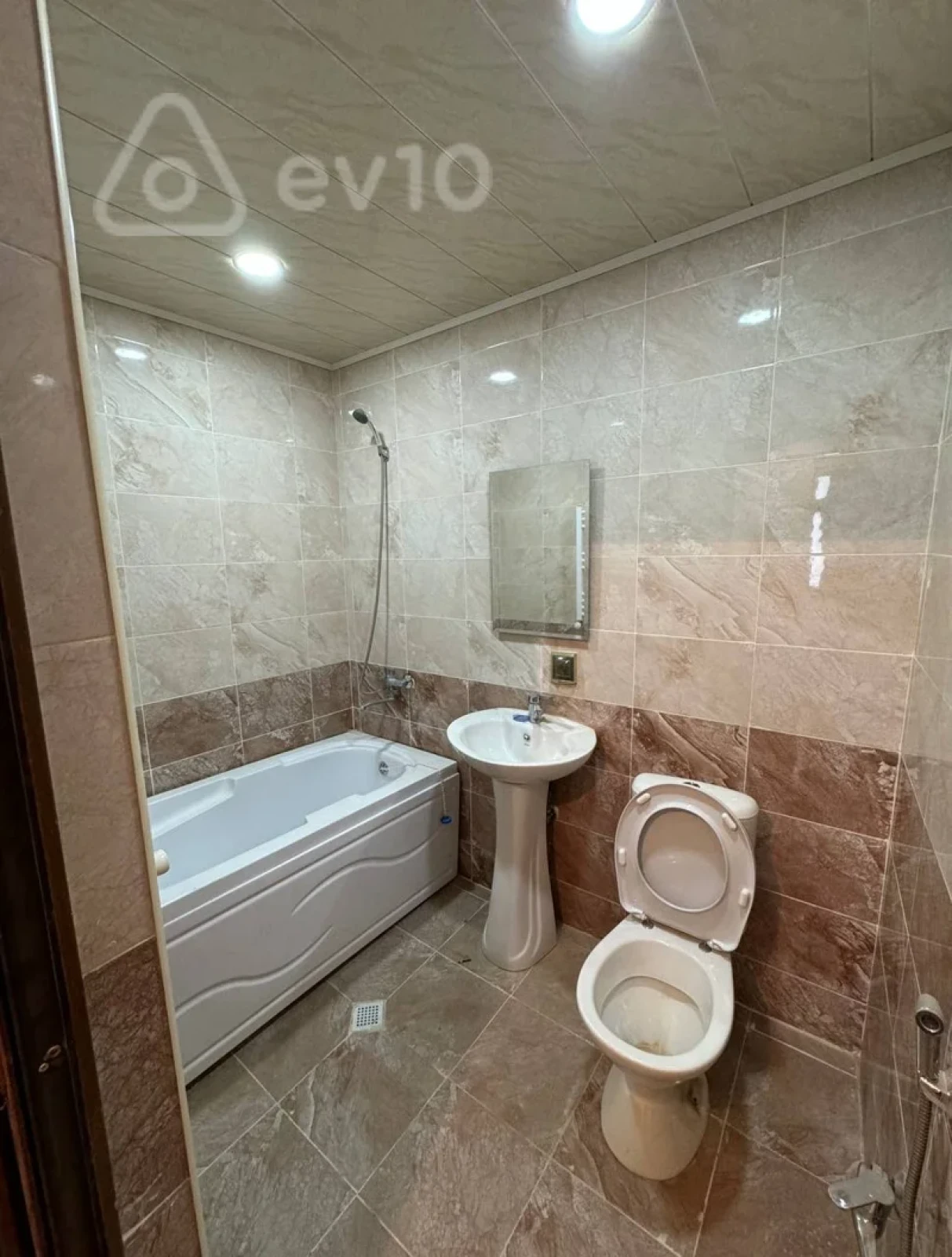 Satılır 4 otaqlı yeni tikili 110 m²