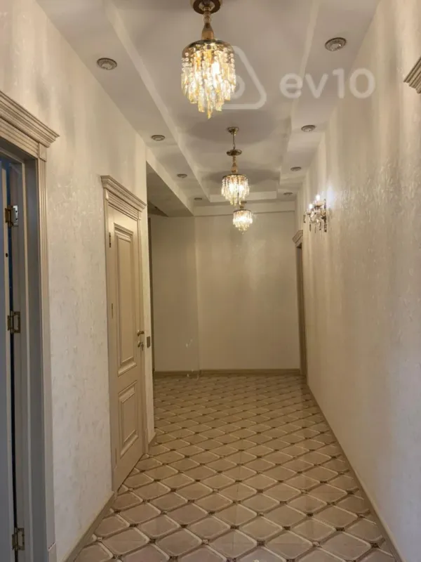 Kirayə verilir 3 otaqlı yeni tikili 135 m²