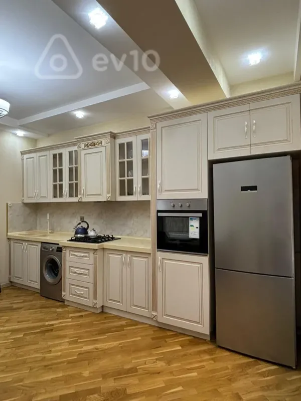 Kirayə verilir 3 otaqlı yeni tikili 135 m²