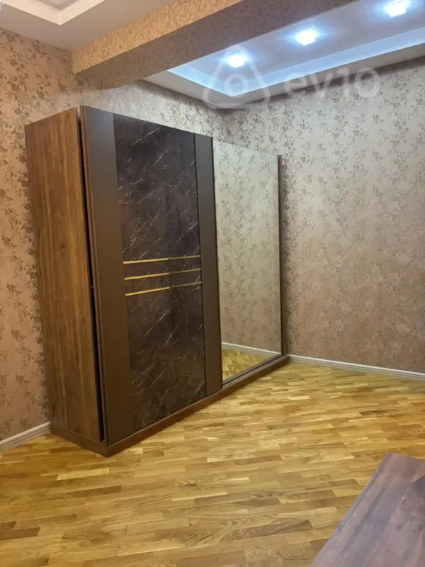 Kirayə verilir 3 otaqlı yeni tikili 135 m²