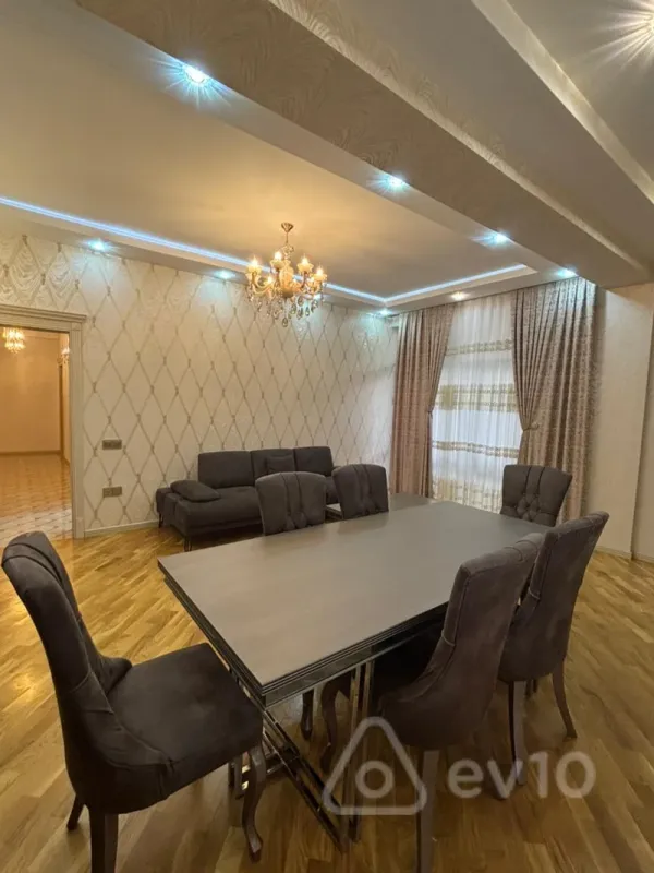 Kirayə verilir 3 otaqlı yeni tikili 135 m²